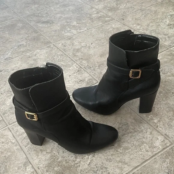 Sleek Black Ankle Boots for Women - Picture 2 of 6